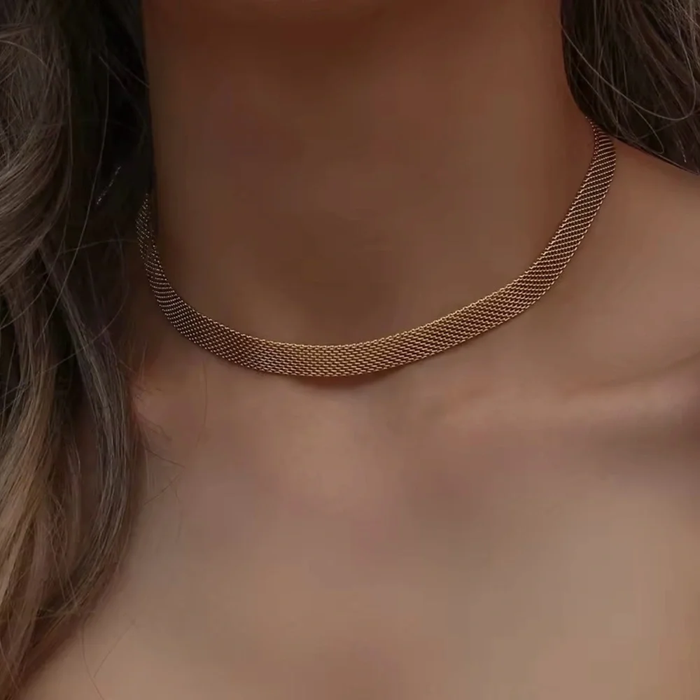 Elegant Gold Choker Necklace - Picture 2 of 5